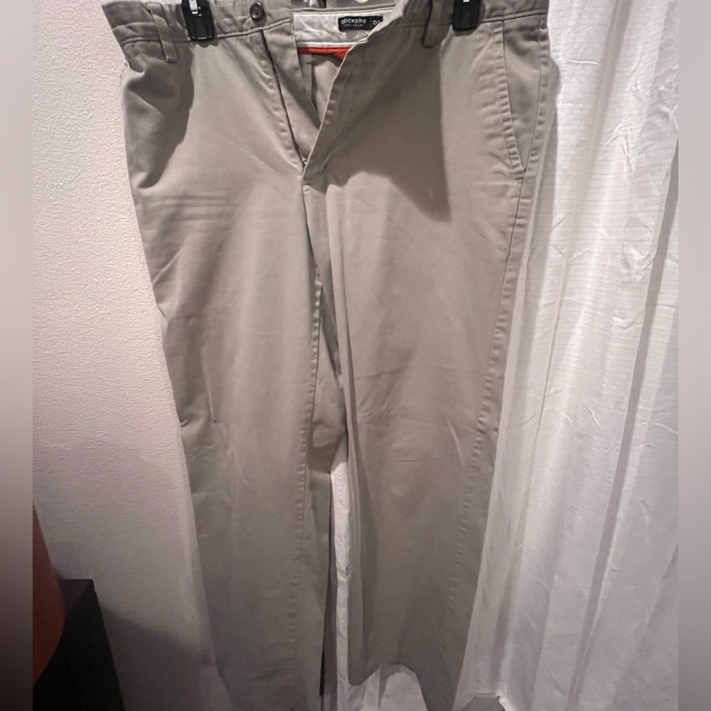 Men’s Dockers Khaki Pants